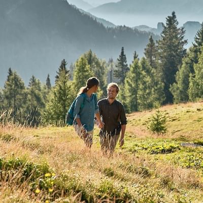 A couple on a hike near Falkensteiner Hotels