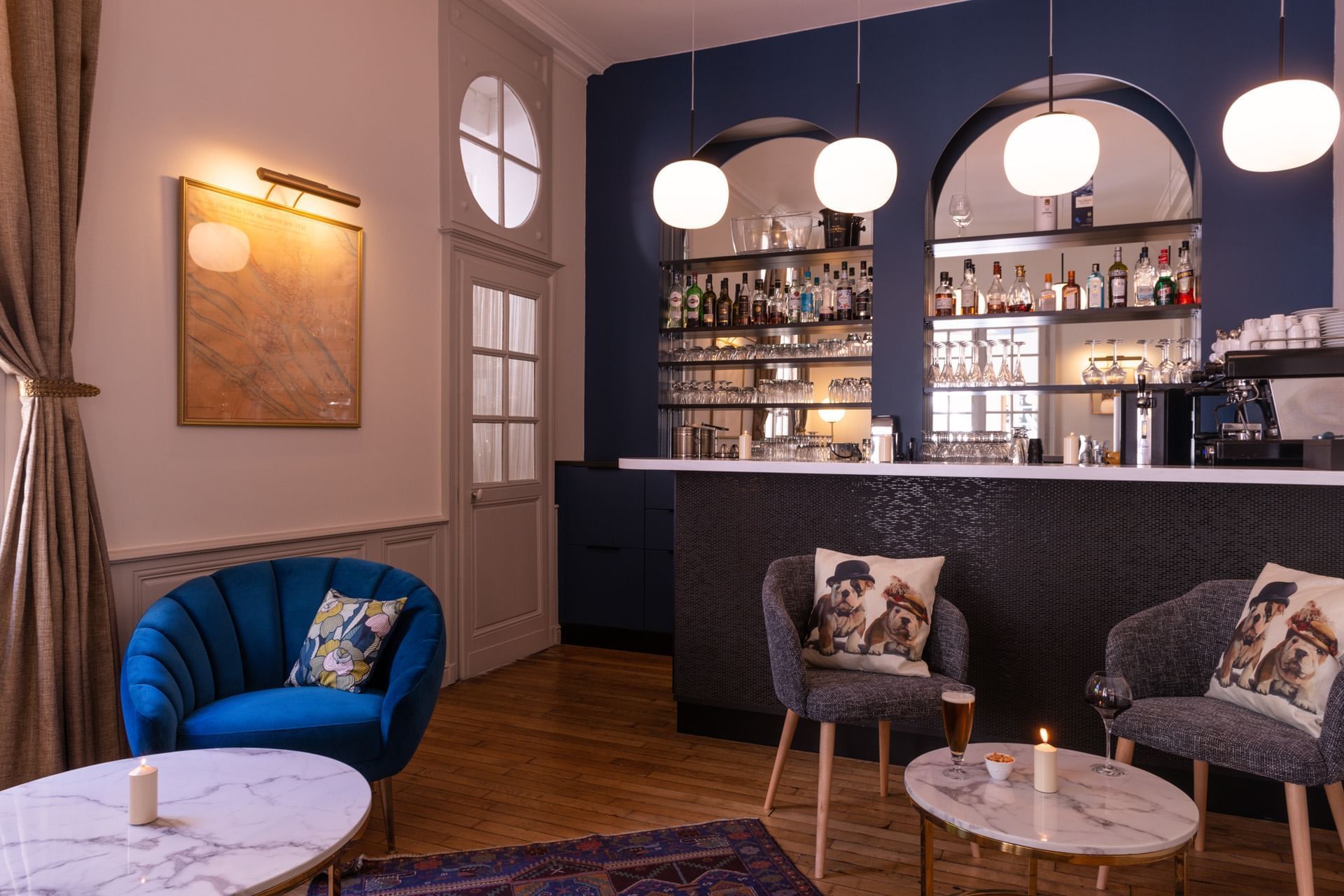 Bar at Hotel Anne d'Anjou in Saumur, France