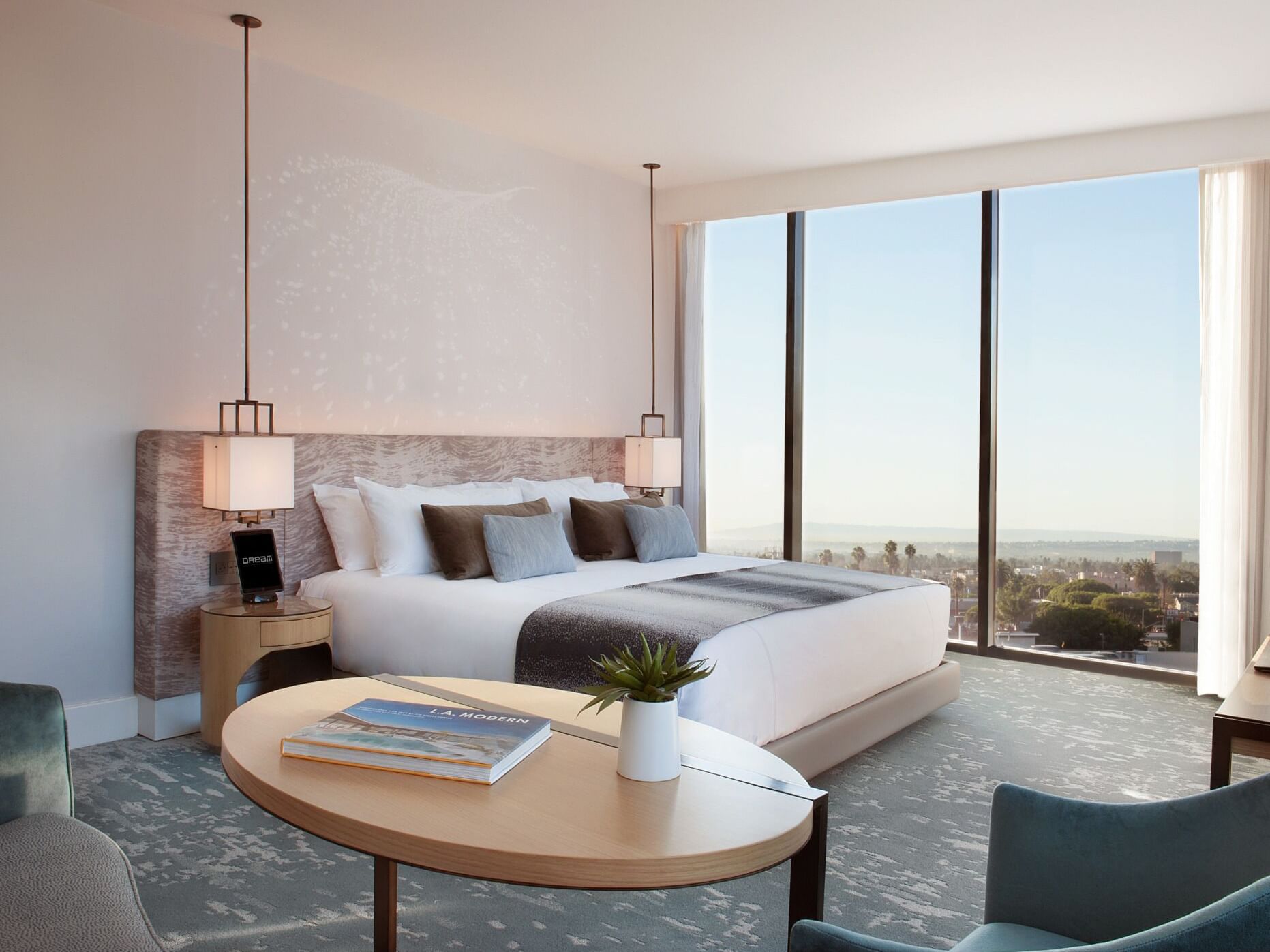Gold King bedroom with a king size bed at Dream Hollywood LA