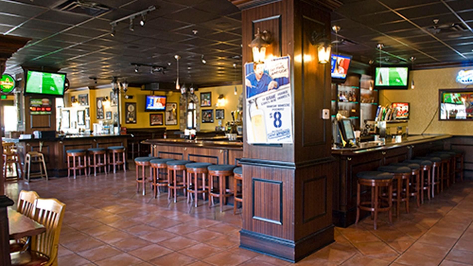 Bar counter of Frankie Farrell’s Irish Pub & Grille at Lake Buena Vista Resort Village & Spa