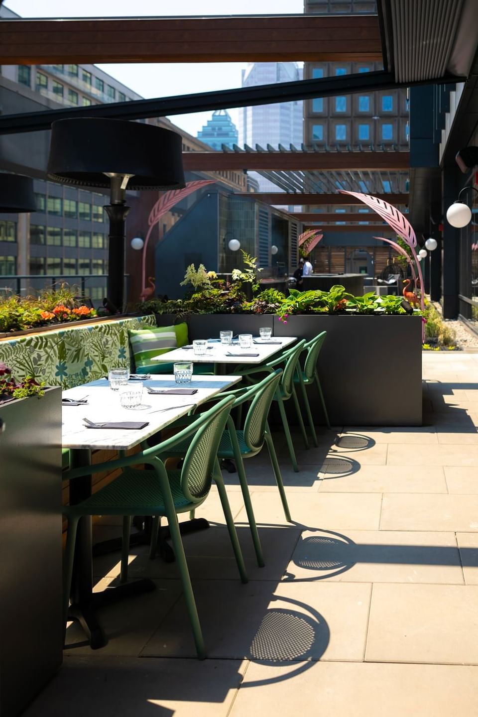 Outdoor dining table set-up at Muze Lounge & Terrasse