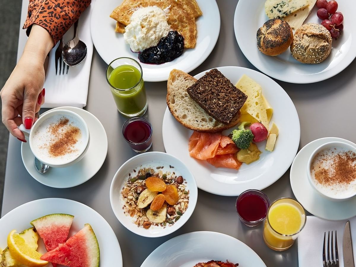 Breakfast in Restaurant ONE, Hotel Riverton