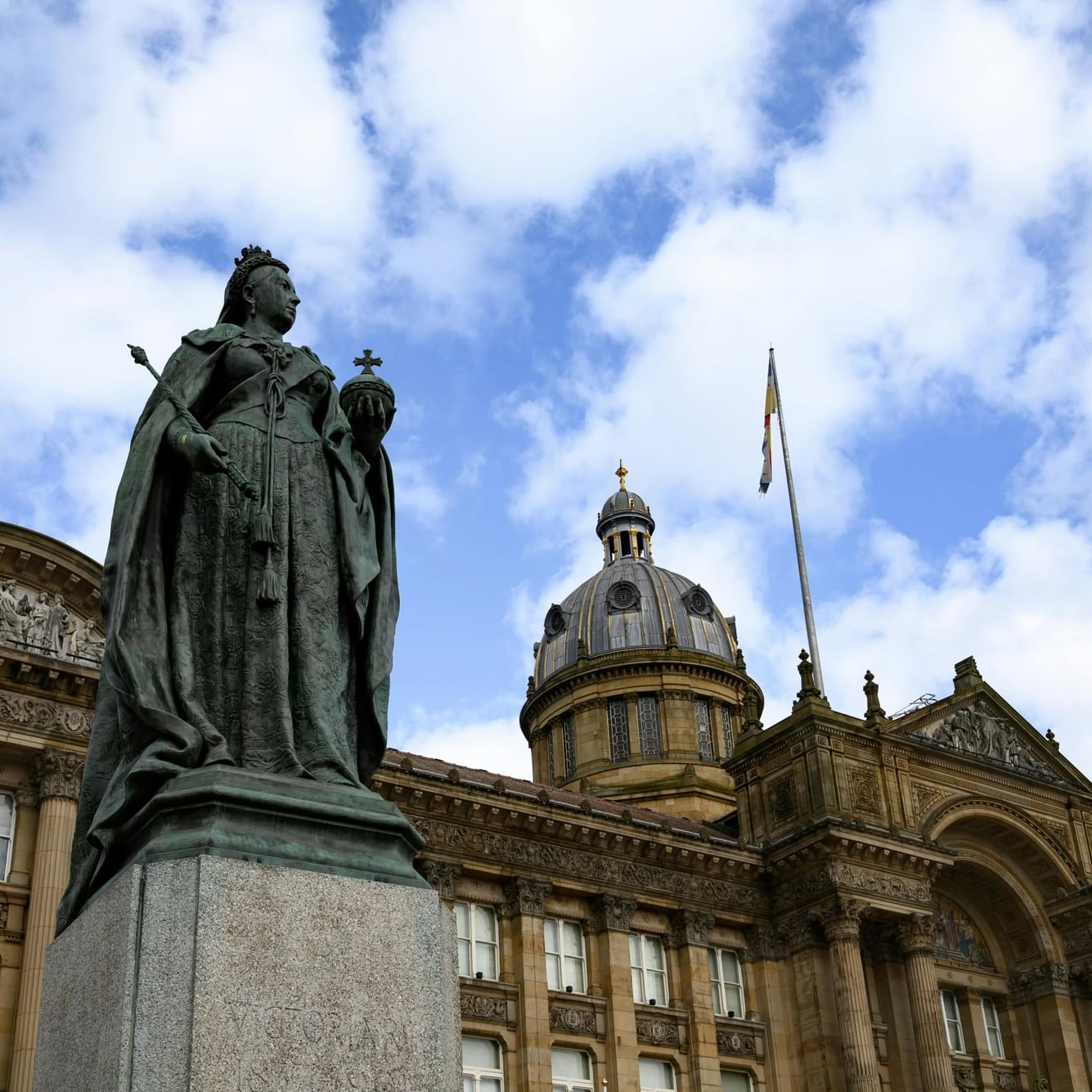 Statue of Queen Victoria in front of Birmingham City Council building under blue sky