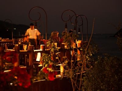 Dining area on a terrace with ocean view at Cala de Mar