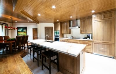 Interior of the kitchenette of the Luxury Suite at Stein Lodge
