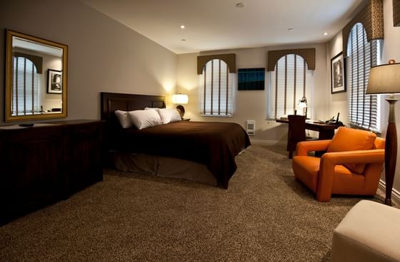 King bed, workspace, lounger & dressing table with mirror in Apartment 302 at Retro Suites Hotel