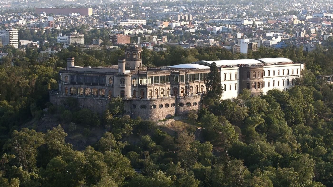 Vista aérea del Castillo de Chapultepec cerca de Grand Fiesta Americana