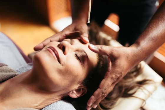 Shiroabhayanga - Kopfmassage im Ayurvedahotel ...liebes Rot-Flüh im Tannheimer Tal in Tirol, Österreich