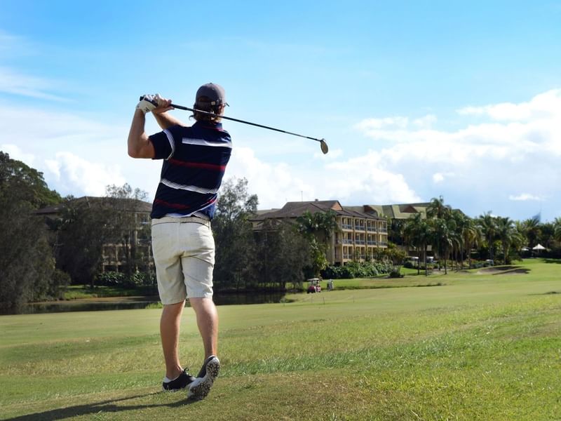 Accommodation near Palm Meadows Golf Course