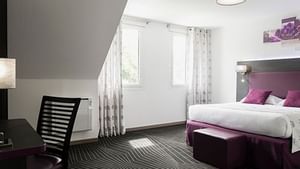 Comfort Room with bed & working desk at City Hotel
