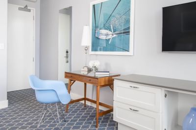 Working space in Double Queen Blue Bayou at Retro Suites