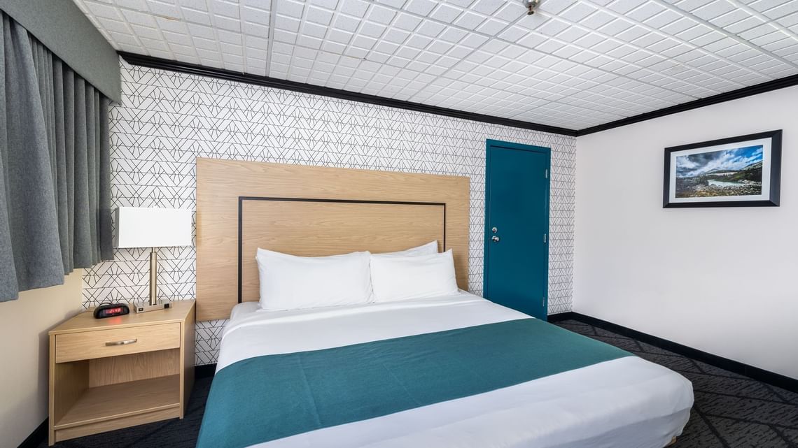 Standard Room 1 King Bed Whitehorse Hotel Rooms