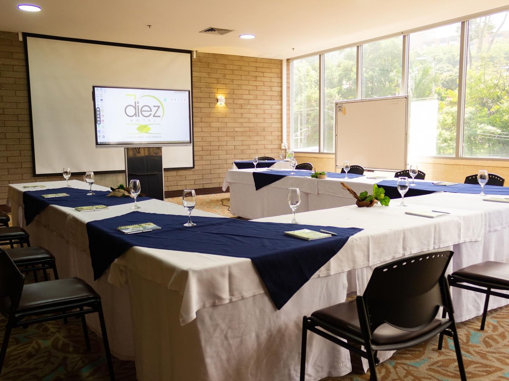 U-shape dining set-up in Caribe at Diez Hotel Categoría