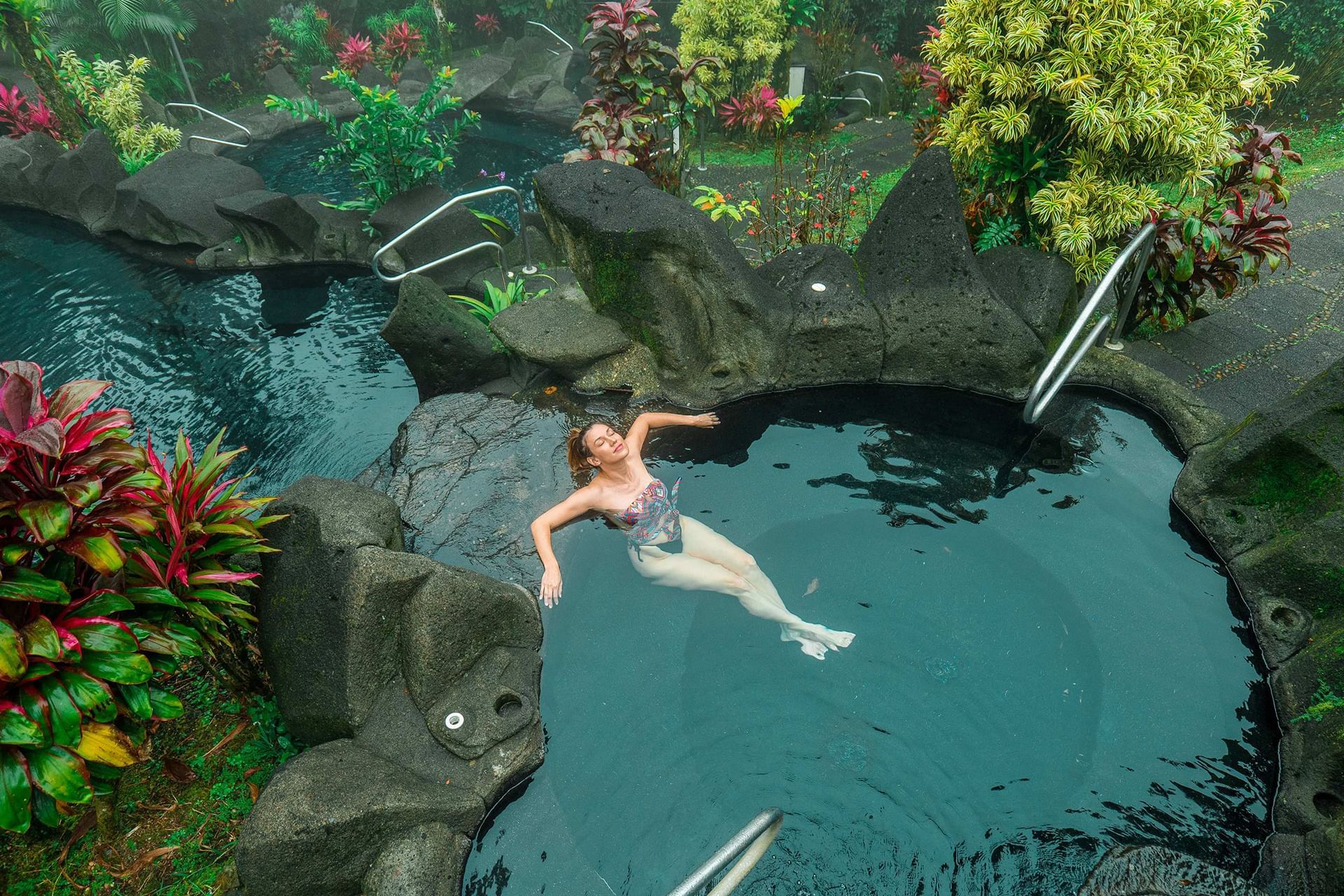 ¿Cómo elegir termales en La Fortuna priorizando seguridad, higiene y sostenibilidad?