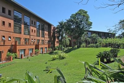 Vista externa da área do jardim no Iguazu Grand Resort