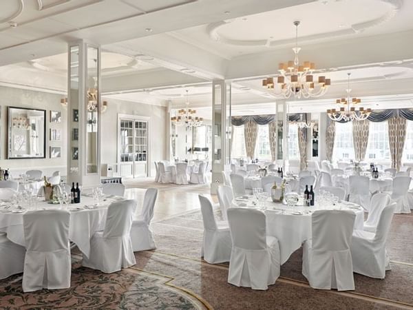 Interior view of a banquet rounds hall at Richmond Hill Hotel