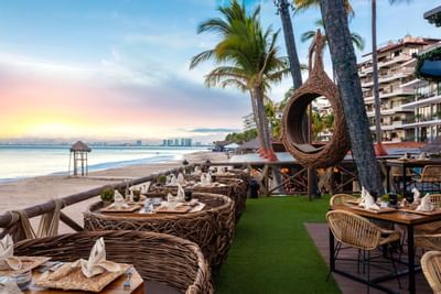 Outdoor dining area with sea view of Playa Los Arcos