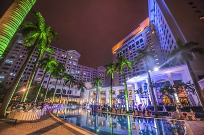 An outdoor wedding ceremony at Hanoi Daewoo Hotel