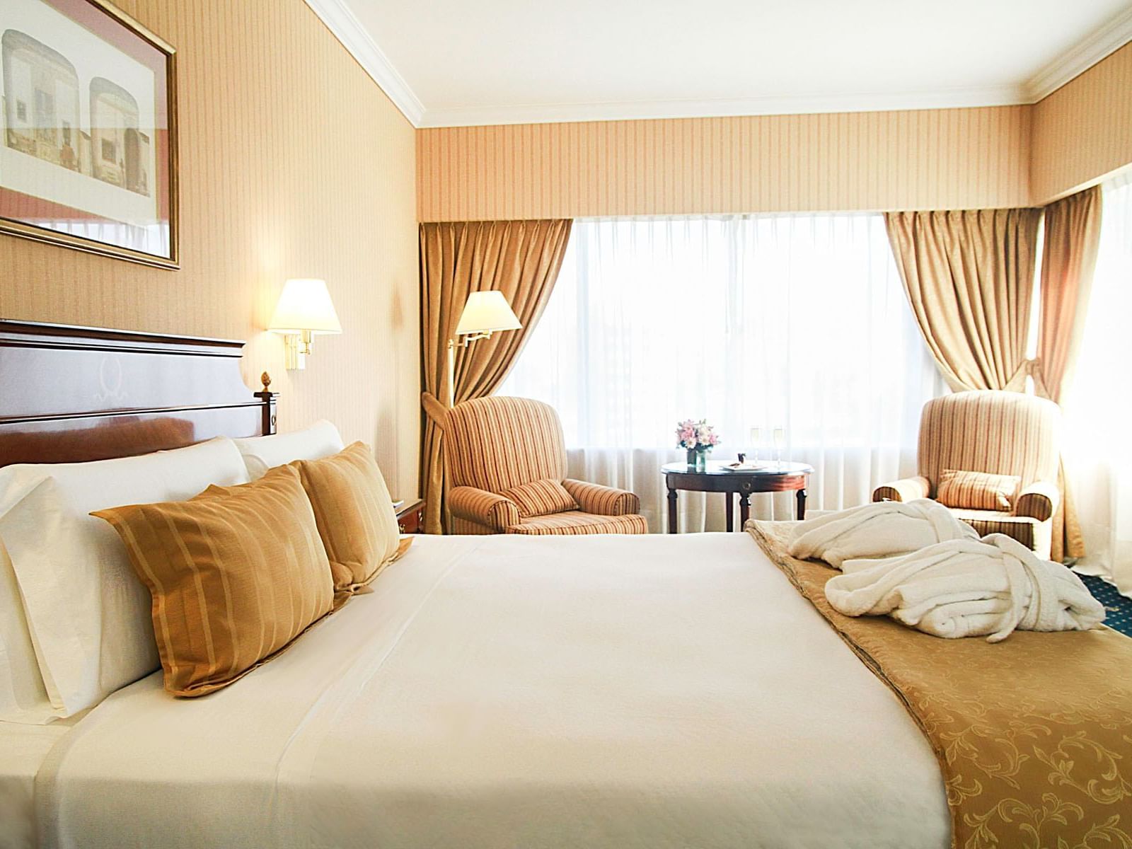 Corner Suite with one bed at Hotel Emperador Buenos Aires