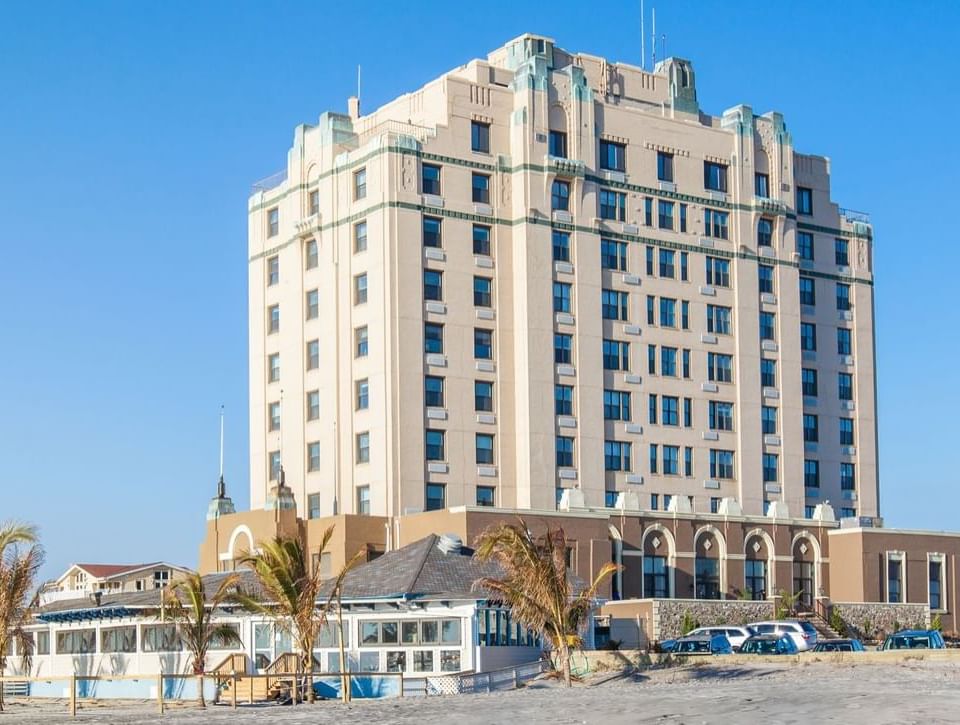 The exterior view of the Legacy Vacation Resorts