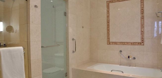 Bathroom tub in the Deluxe Room at Polana Serena Hotel