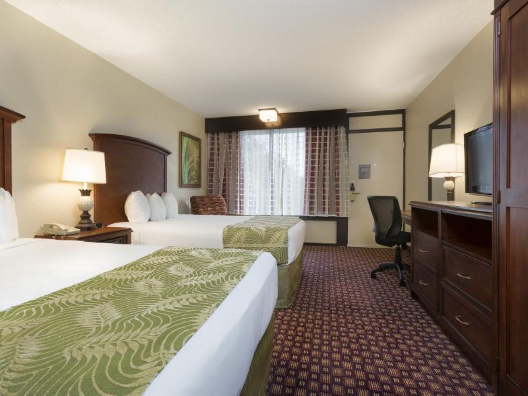 2 Double beds & desk, Double Room, Rosen Inn at Pointe Orlando