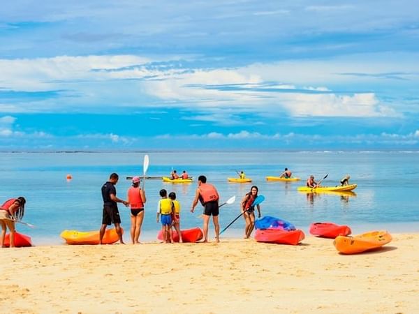 People setting up their Kayaks by the beach at The Warwick Fiji