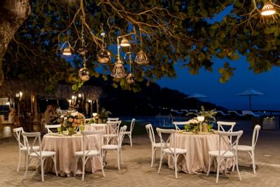 A banquet Table setting outdoors at Punta Islita Hotel