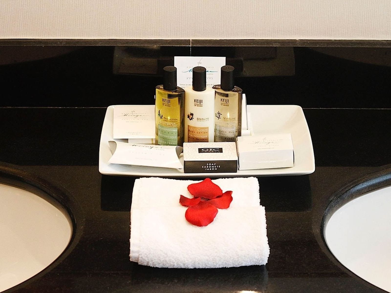 Standard room bath amenities kept near the sink at Hotel Cascais Miragem Health& Spa
