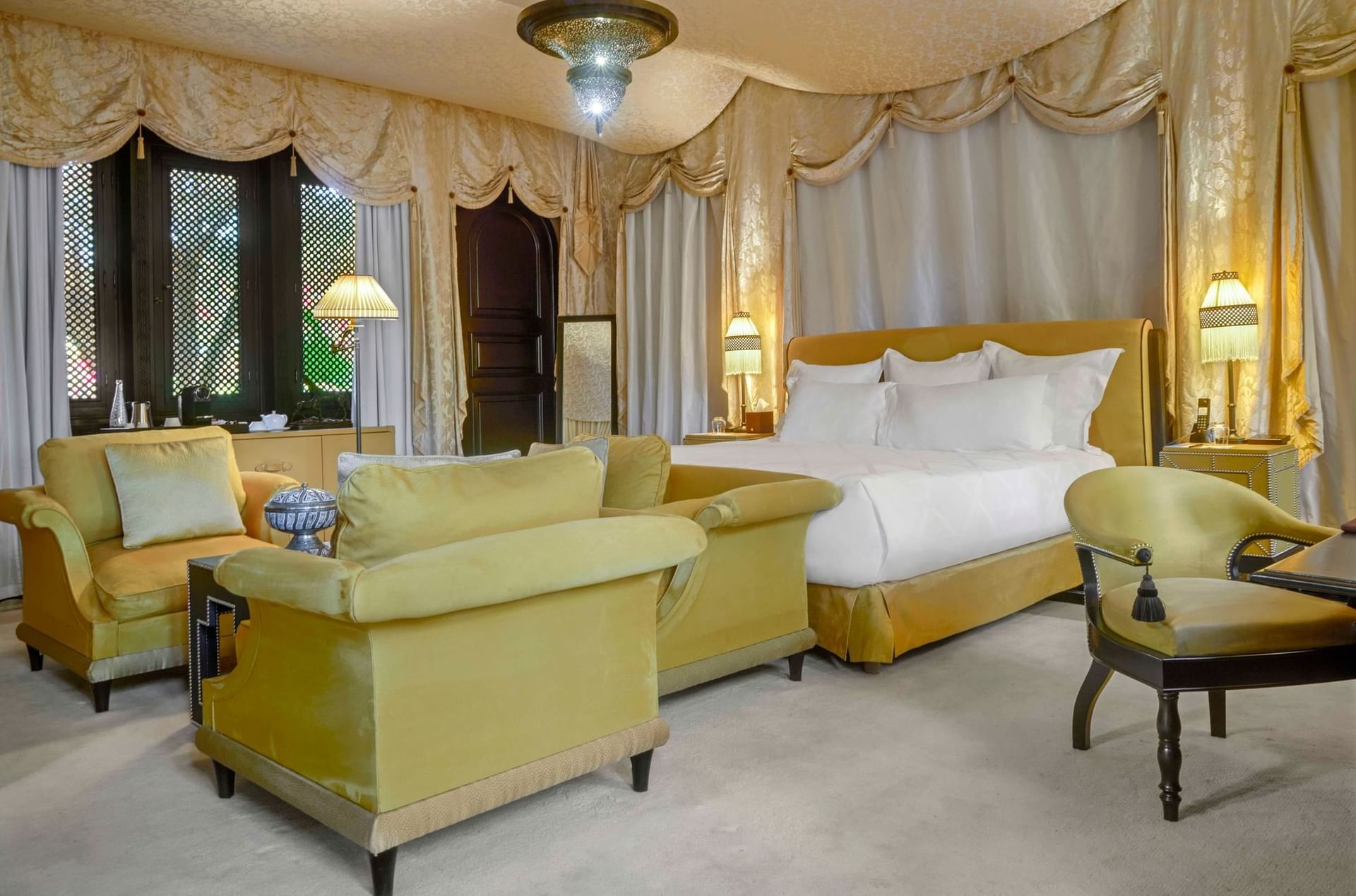 King bed & lounge in Bedroom Villa at Selman Marrakech