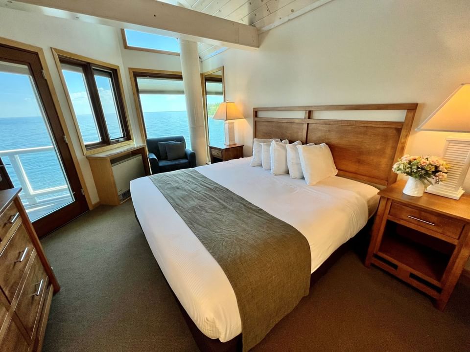 Queen bed in Three Bedroom Townhome at Bluefin Bay