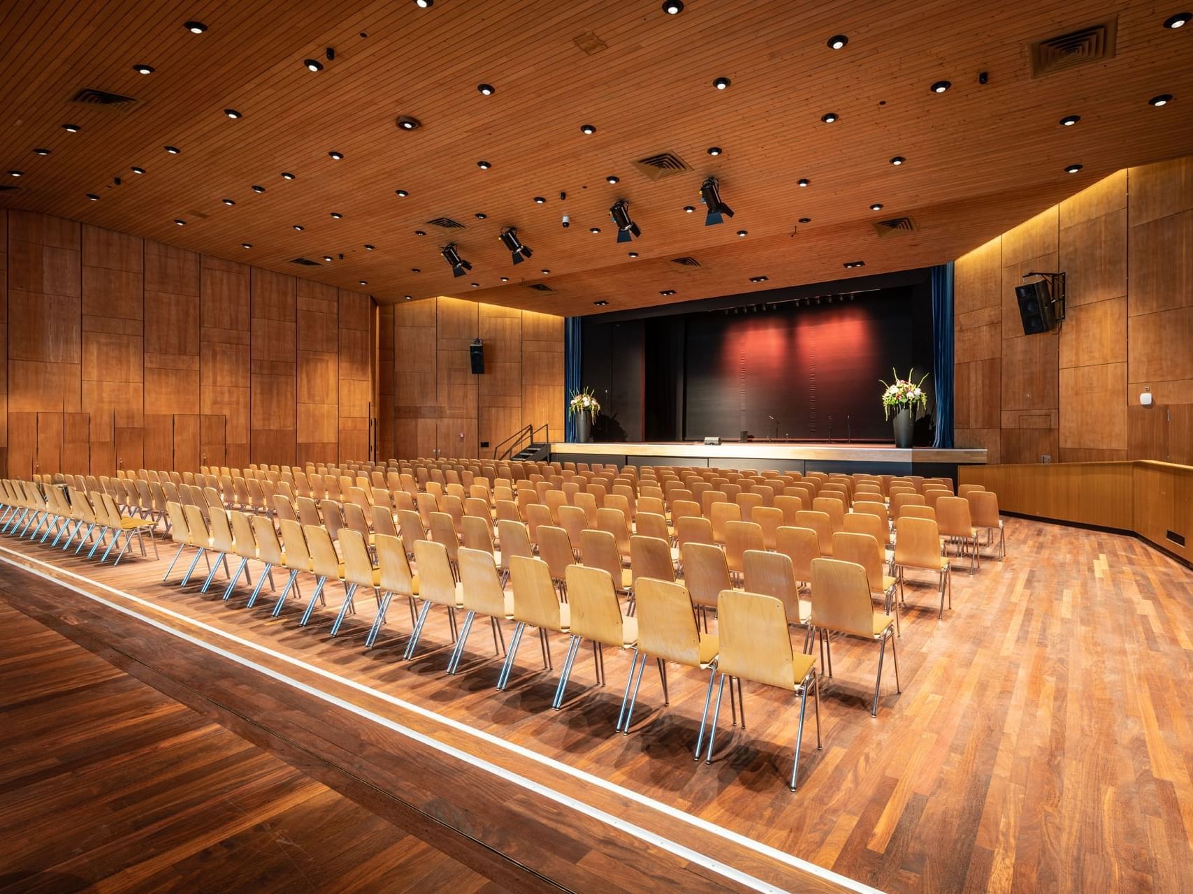 Chair set-up in European Hall at Best Western Spirgarten​​