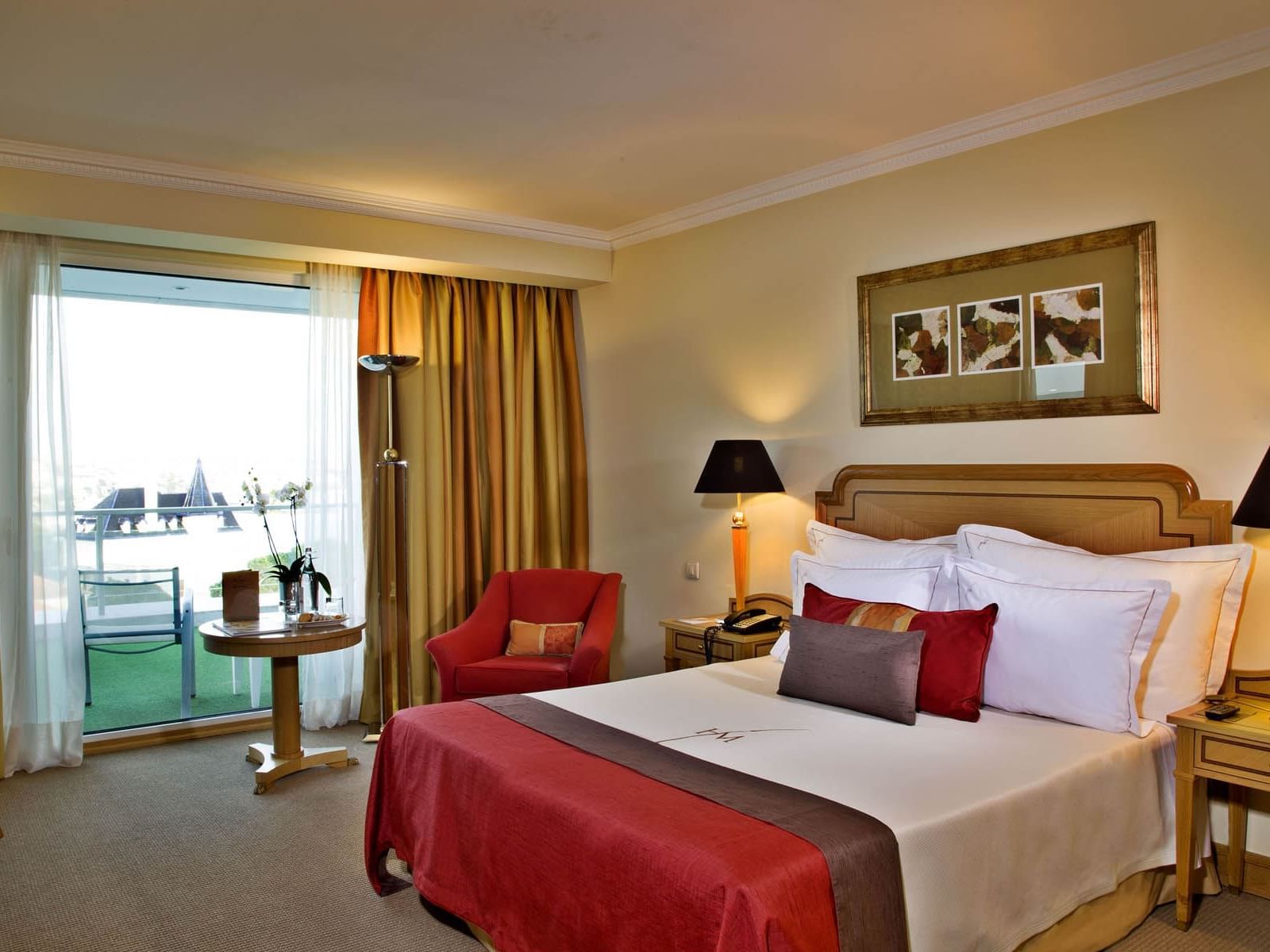 Suite room with double bed