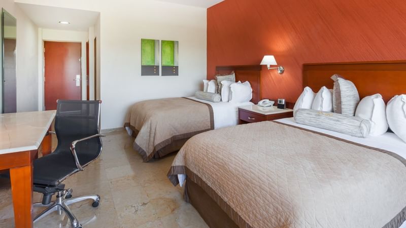 Family room with working area at Gamma Colima Garden