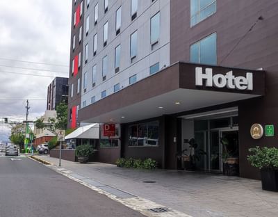 Exterior view of D Sabana Hotel with street view
