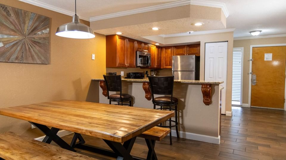 Dining in One-Bedroom Accessible Suite, Legacy Vacation Resorts