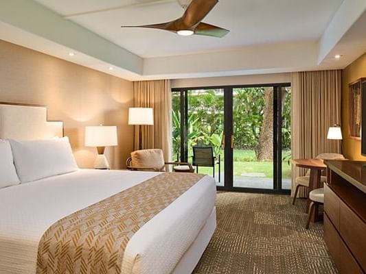Kingbed of Premium Garden View at Ka'anapali Beach Hotel Hawaii