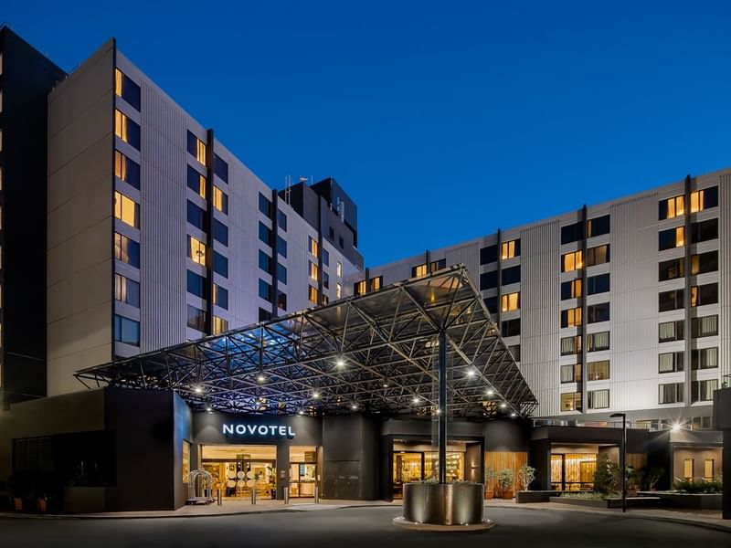 Entrance to the hotel at Novotel Sydney International Airport