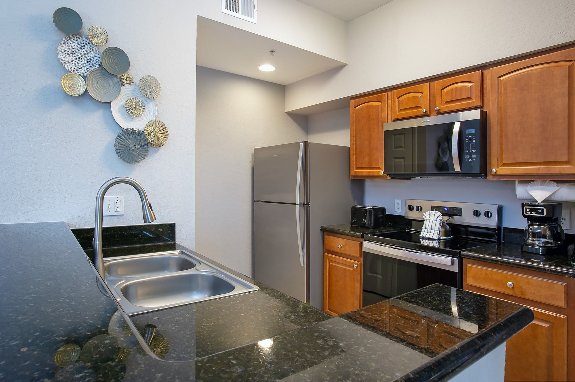 LBV Signature Suites - 2 Bedroom 2 Bath - Fully Equipped Kitchen