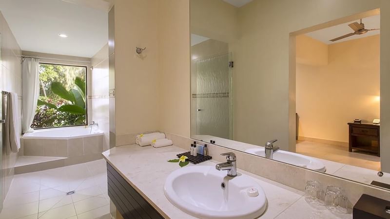 Bathroom vanity in Garden bathroom at Warwick Le Lagon 