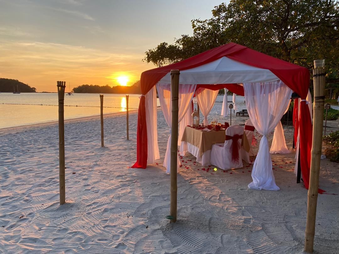 romantic dinner next to the sea at The Danna Langkawi