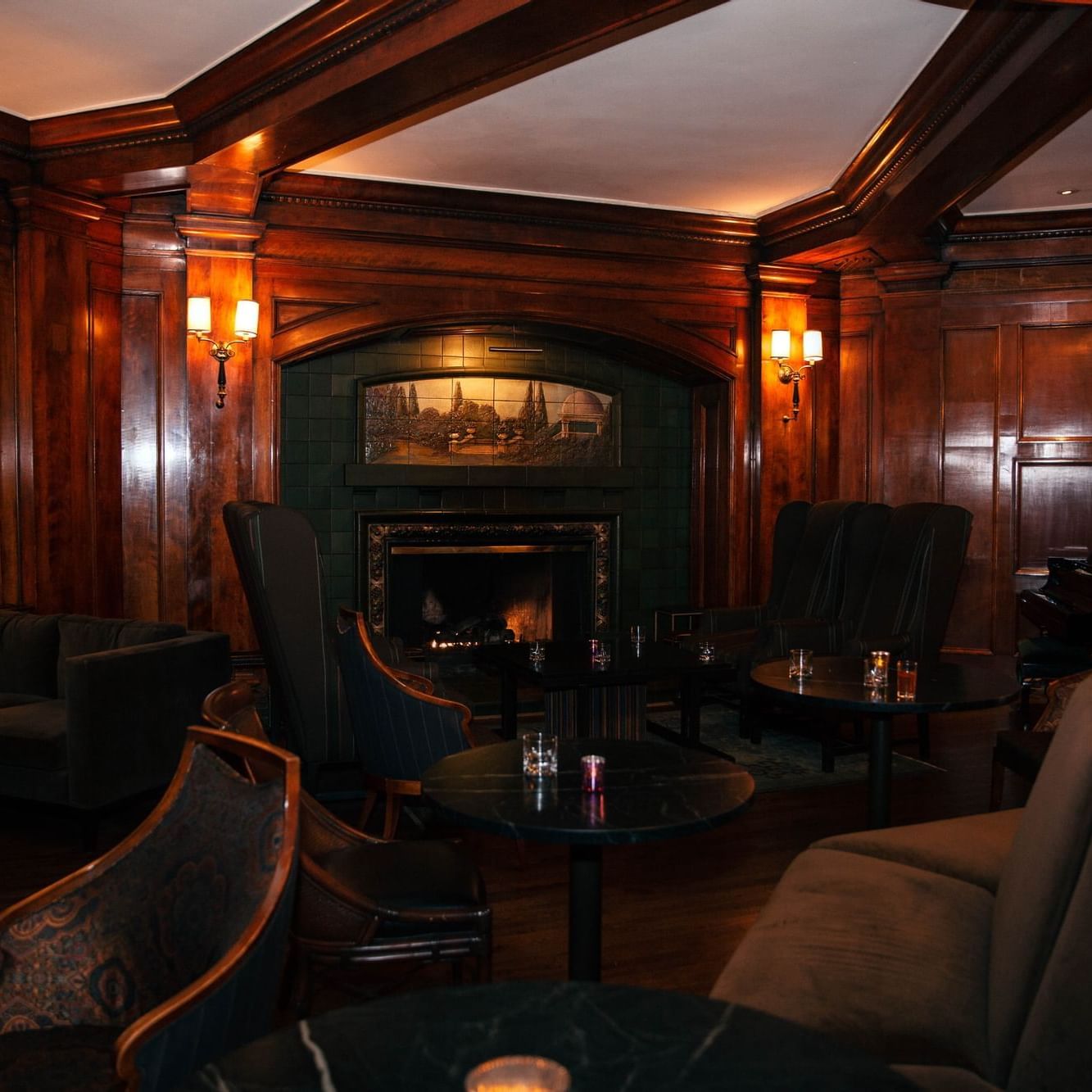 Image of the Fireside Room at Hotel Sorrento