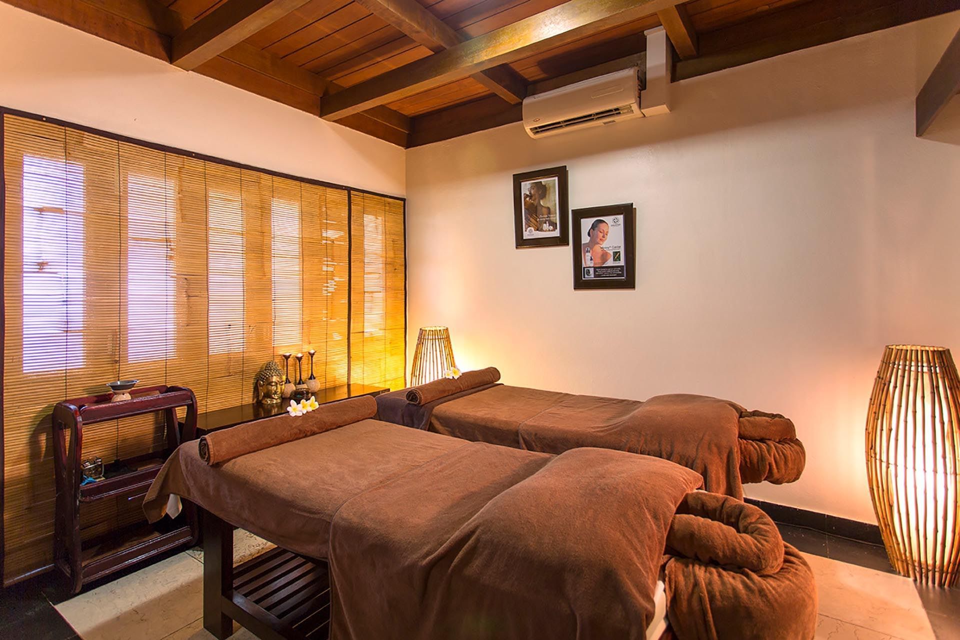 Two spa beds in Oasis Spa at Warwick Le Lagon 