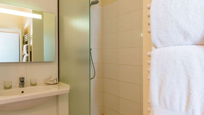 Bathroom vanity in bedrooms at Hotel Chantecler