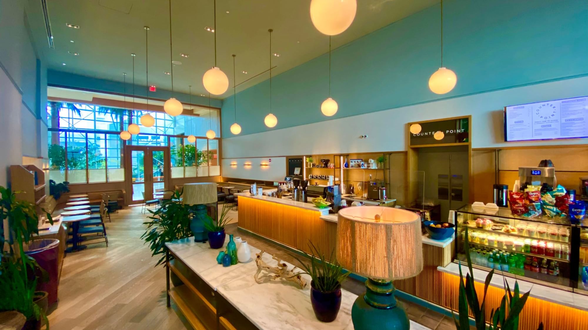 Dining area with counter in Counter Point at The Diplomat Resort