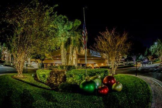 Exterior of Rosen Inn at Pointe Orlando decorated for Christmas