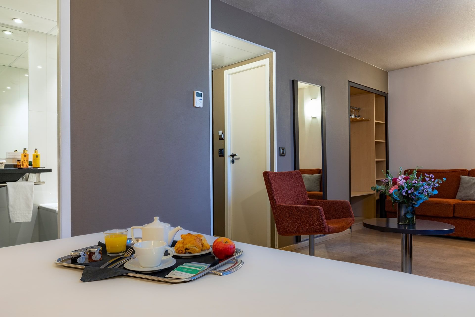 Petit-déjeuner servi en chambre à l'Escale Oceania Aix-en-Provence