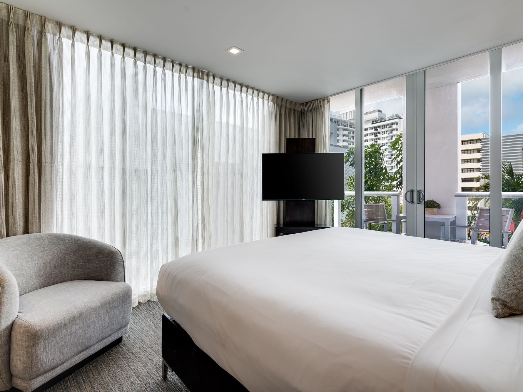 Premier King Room with balcony at Berkeley Shore Hotel