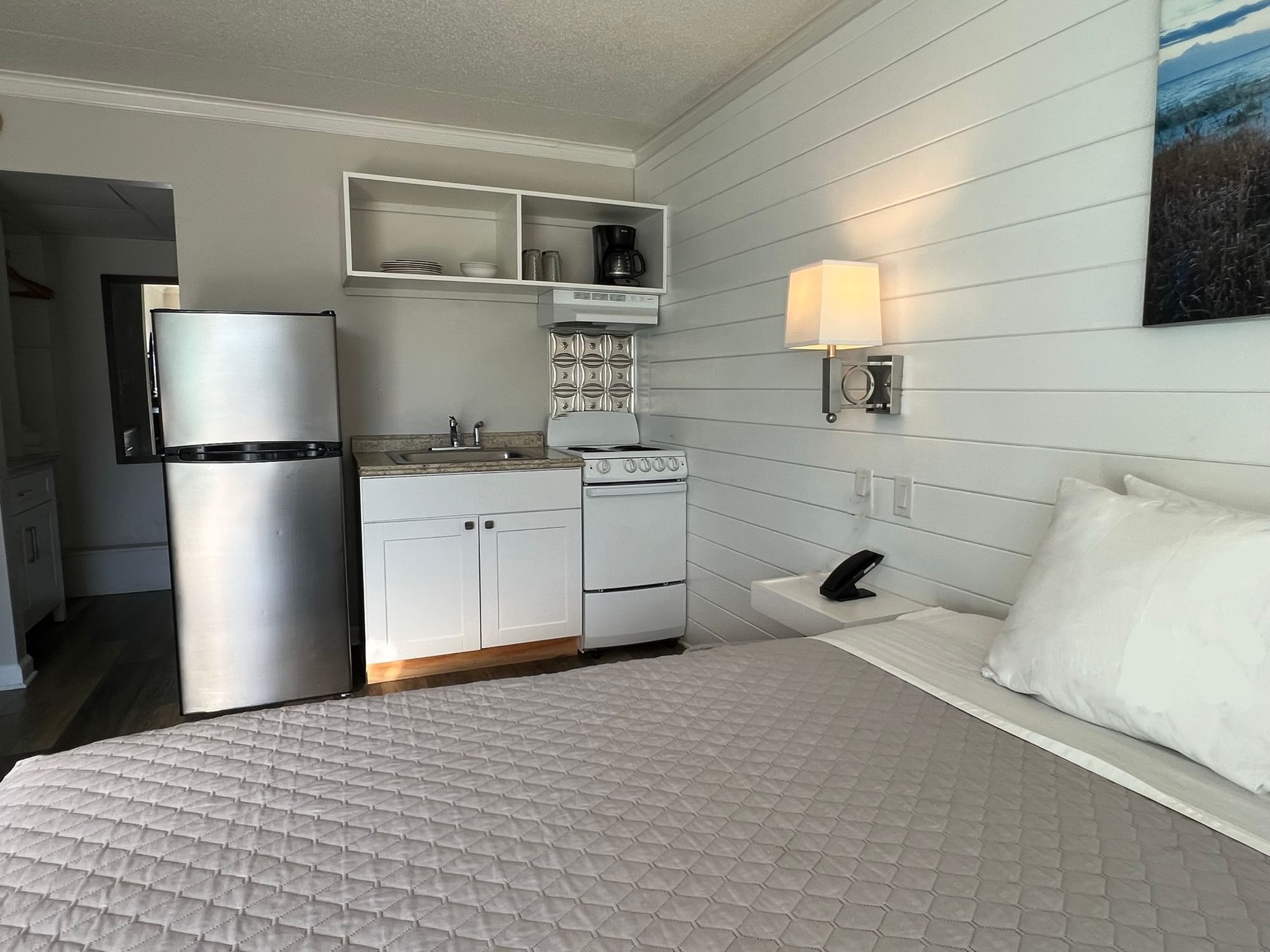Hotel in Dewey Beach with King Bed and Kitchenette