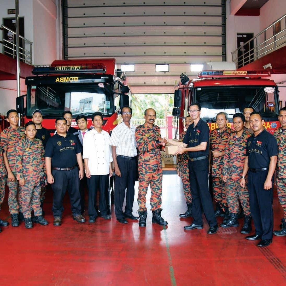 CSR 2018 - Ramadan Food Distribution to Fire & Rescue and Police Department in PD | Lexis Hibiscus® Port Dickson